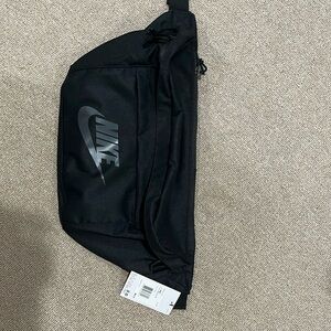 Nike Tech Hip pack